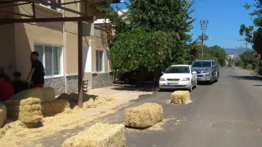 Hafriyat kamyonları yüzünden evleri hasar aldı