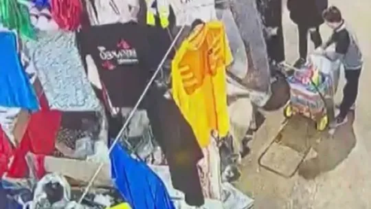 Saniyeler içinde 18 bin TL'lik çantayı çalıp kayıplara karıştılar