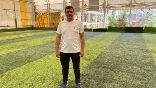 Tel örgüye takılan martıyı böyle kurtardı