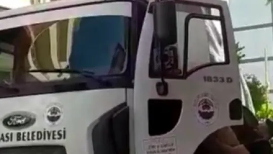 Evin halısı 5. kattan tellerin üzerine düştü!