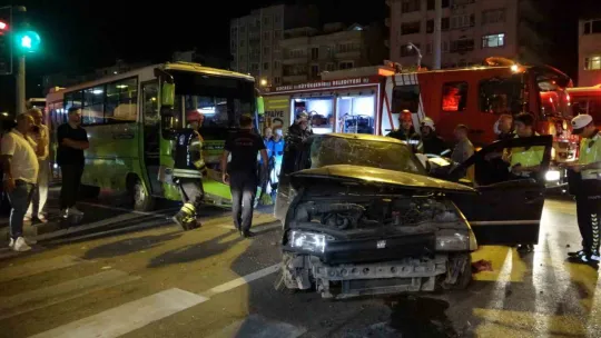 Halk otobüsü ile otomobil çarpıştı: 1 ağır yaralı