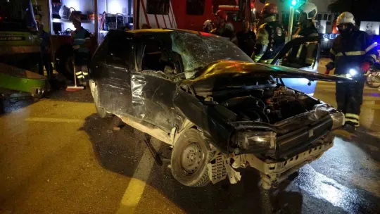 Halk otobüsü ile otomobil çarpıştı: 1 ağır yaralı