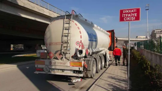 Halk otobüsü ile tehlikeli madde taşıyan tanker çarpıştı