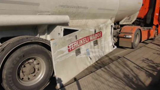 Halk otobüsü ile tehlikeli madde taşıyan tanker çarpıştı