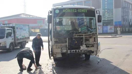 Halk otobüsü ile tehlikeli madde taşıyan tanker çarpıştı