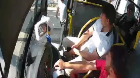 Halk otobüsü şoförüne Neden baktın? tehdidi