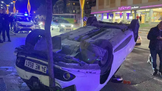 Halk otobüsüne çarpan otomobil takla attı, 1 kişi yaralandı