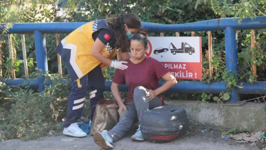 Hamile kadını ezilmekten vatandaşların dikkati kurtardı
