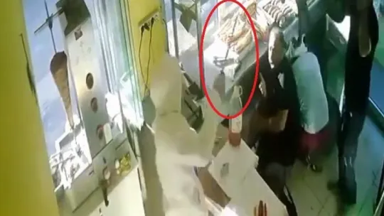 İş yerine yapılan saldırının görüntüleri ortaya çıktı