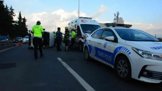 Hangi yöne gideceğine bakarken aracıyla takla attı