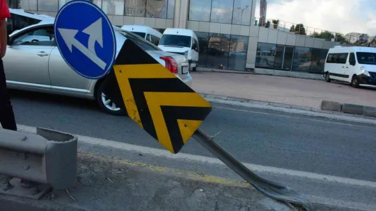 Hangi yöne gideceğine bakarken aracıyla takla attı