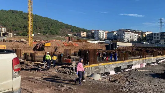 Hastane inşaatında çalışan işçi asansör boşluğuna düştü