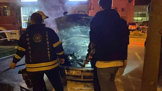 Hastane otoparkında çıkan otomobil yangını korkuttu