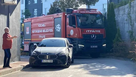 Hatalı park yangına giden itfaiye aracına geçit vermedi