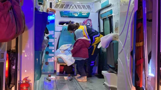 Hatay'dan giden depremzedeler kaza yaptı: Yaralılar var!