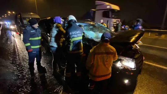 Hatay'dan giden depremzedeler kaza yaptı: Yaralılar var!