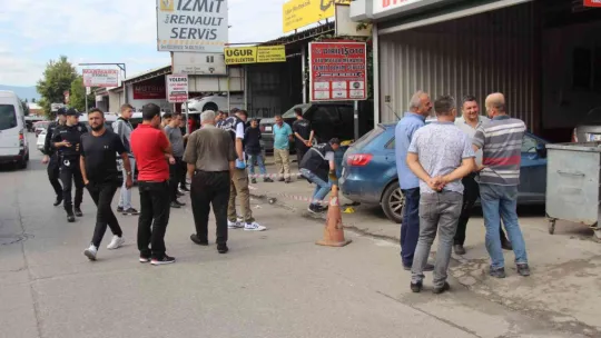 Havaya ateş ederken kendini vurdu!