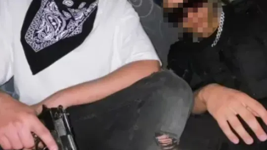 Havaya ateş edip, sosyal medyada paylaştılar