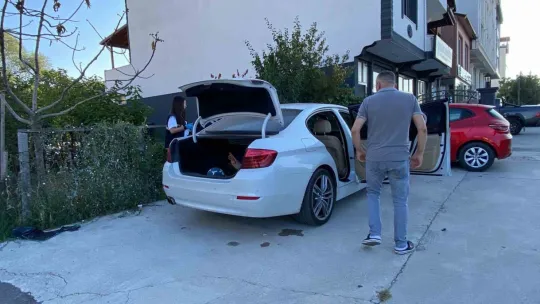 Hayalet ekran hırsızlığı: Otomobilin camını kırıp çaldılar