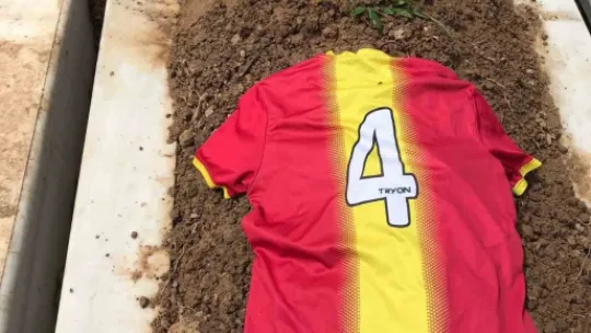 Ölen futbolcunun takım arkadaşlarından duygulandıran hareket