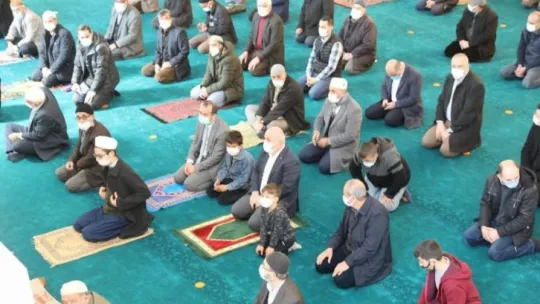 Hayırsever işadamları yardım etti, Darıca'nın en büyük camisi açıldı!