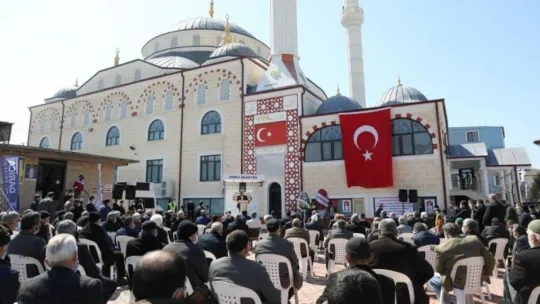 Hayırsever işadamları yardım etti, Darıca'nın en büyük camisi açıldı!