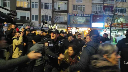 HDP'lilerin izinsiz eylemine polis müdahale etti
