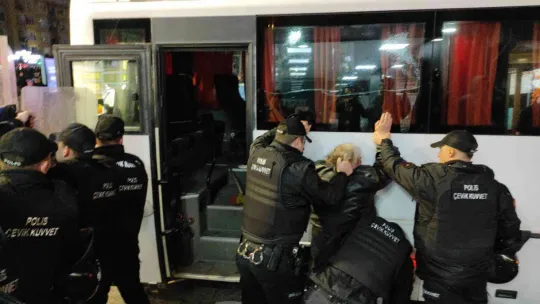 HDP'lilerin izinsiz eylemine polis müdahale etti