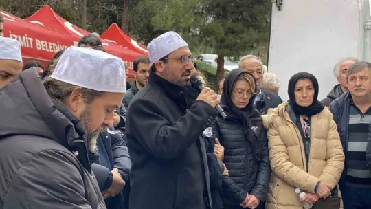 Helikopter kazasında hayatını kaybeden pilot için evinin önünde helallik alındı