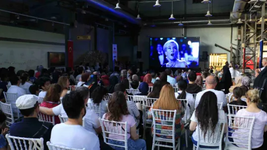 Hem çocuklar hem yetişkinler sinema gecesiyle özel anlar yaşadı