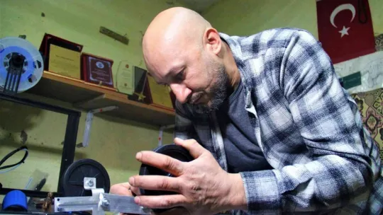 Felçli hayvanlara ve çocuklara umut oluyor