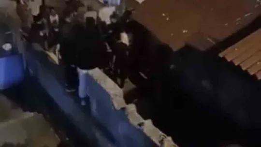 Hırsız paniği kabusa döndü: Mahalleli korunmak isterken 6 şüpheliyi dövdü