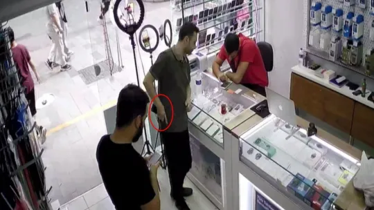 Hırsıza çay bile ısmarladı