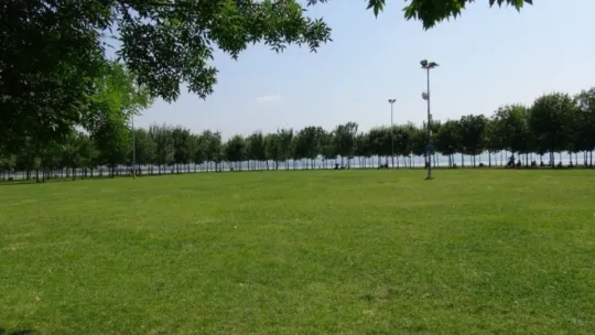 Hissedilen sıcaklığın 40 dereceyi aştığı Kocaeli'de sahiller boş kaldı