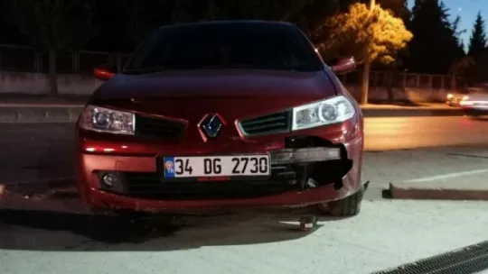 Hızını alamayıp karşı şeride uçtu: 1 yaralı!