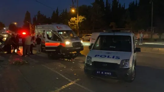 Hızını alamayıp karşı şeride uçtu: 1 yaralı!