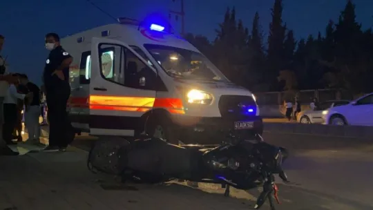 Hızını alamayıp karşı şeride uçtu: 1 yaralı!