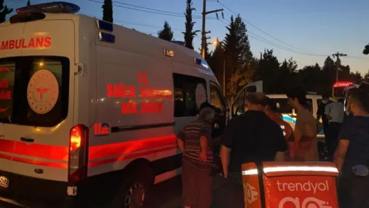 Hızını alamayıp karşı şeride uçtu: 1 yaralı!