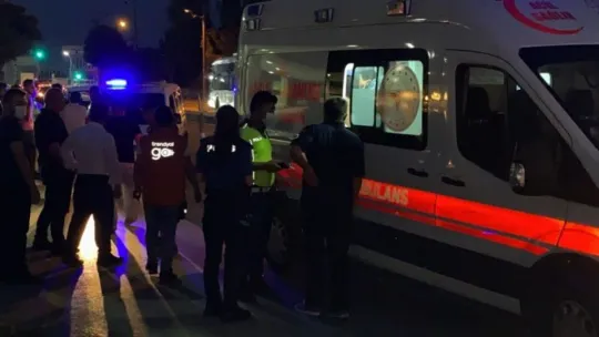 Hızını alamayıp karşı şeride uçtu: 1 yaralı!