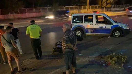 Hızını alamayıp karşı şeride uçtu: 1 yaralı!