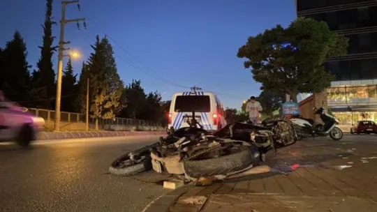 Hızını alamayıp karşı şeride uçtu: 1 yaralı!