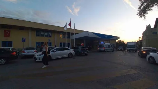 İzmit'te hızlı trenden inerken hastanelik oldu