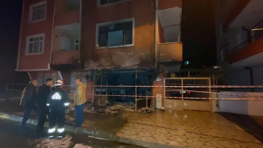Hobi dükkanı alevlere teslim oldu