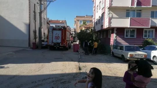 Hurdalık kulübe alevlere teslim oldu