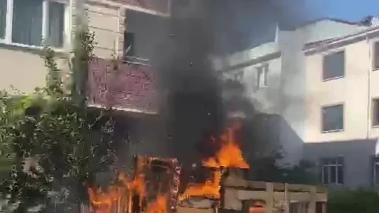 Hurdalık kulübe alevlere teslim oldu