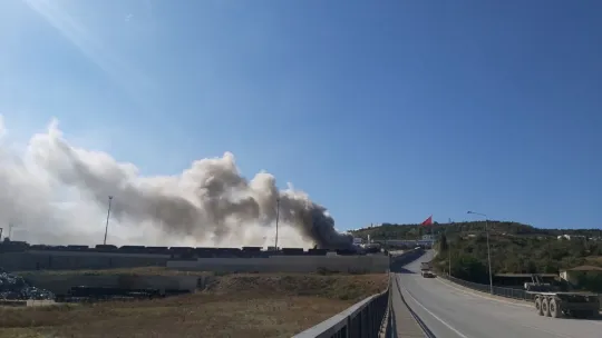 Hurdalıkta çıkan yangın 5 buçuk saattir devam ediyor