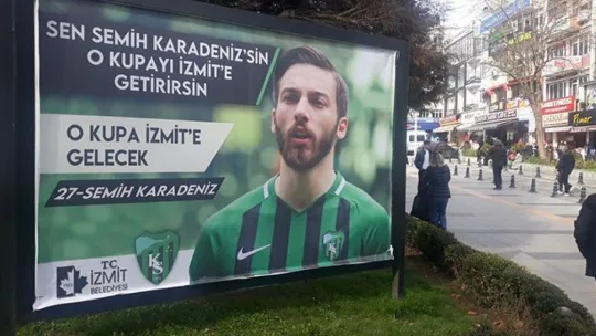 Hürriyet'ten Kocaelisporlu futbolculara afişli motivasyon
