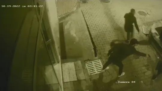 Husumetlilerini silahlarla sokaklarda aramışlar