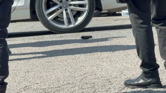 Husumetlisini otomobilden indiği esnada tabancayla vurdu