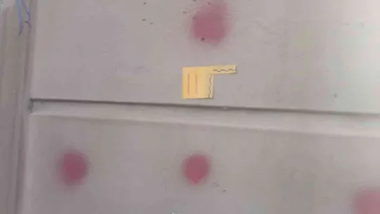 Husumetlisinin evini kundakladı